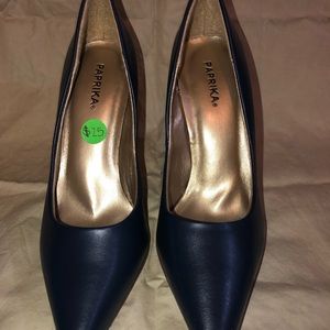 Gorgeous pointed blue heel